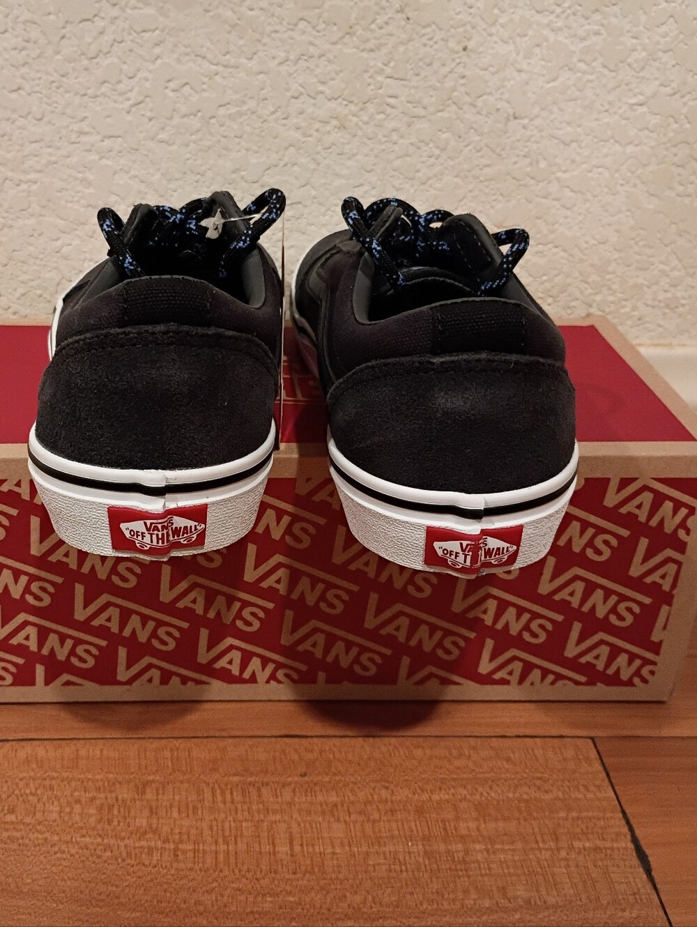 Vans - Picture 4 of 4